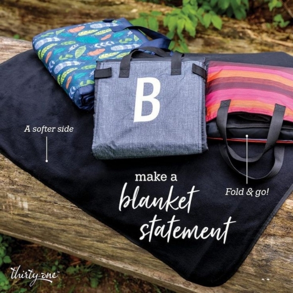 Thirty One Bleacher Blanket Falling Feathers NIP - Picture 2 of 3